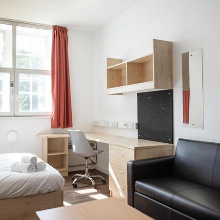Rusholme Place Манчестър Екстериор снимка